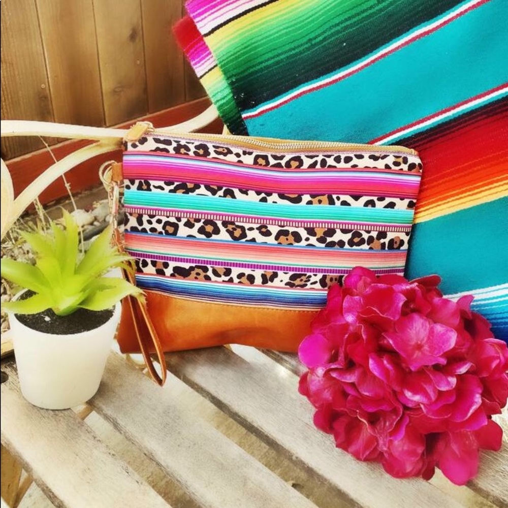 SOLD✨New✨Leopard & Serape Wristlet! - Picture 4 of 5